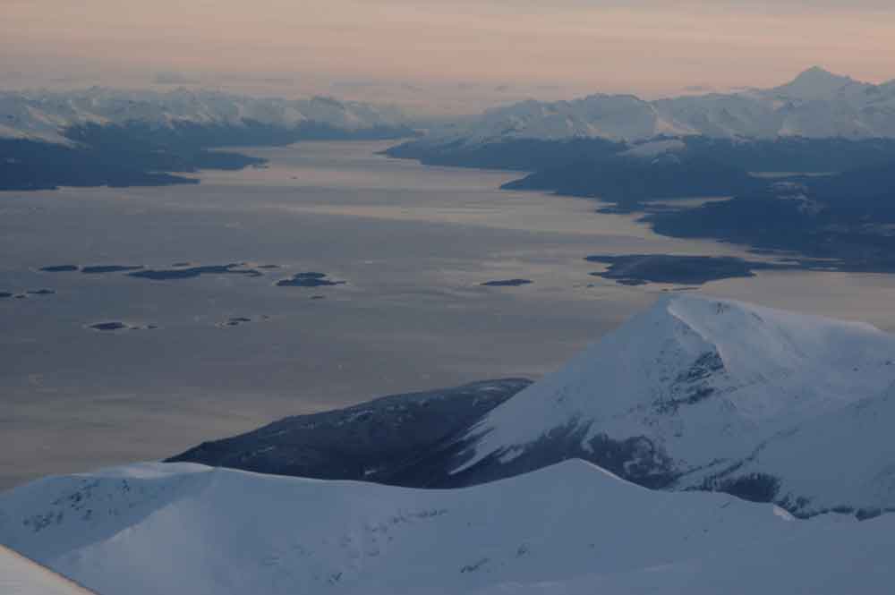 Argentina 074 - canal de Beagle - panorámica aérea.jpg